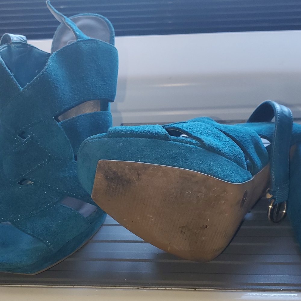 Shoes - Picture 3 of 4